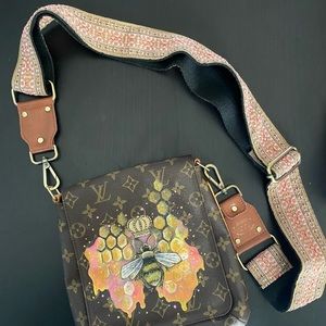 Custom painted honeybee queen bee Louis crossbody bag by New Vintage